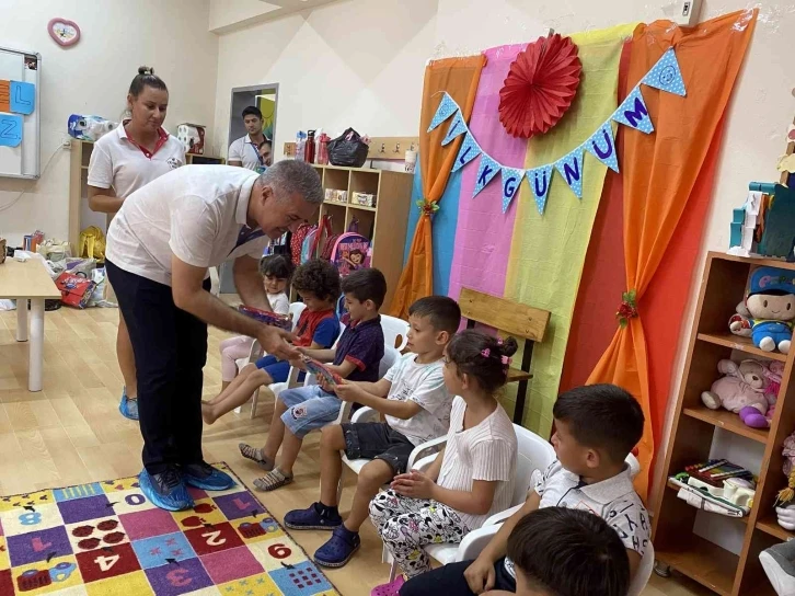 Kuşadası Belediyesi’nden minik öğrencilere ilk gün sürprizi
