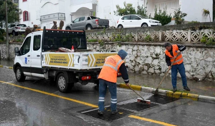 Kuşadası Belediyesi tüm ekipleri ile sahada
