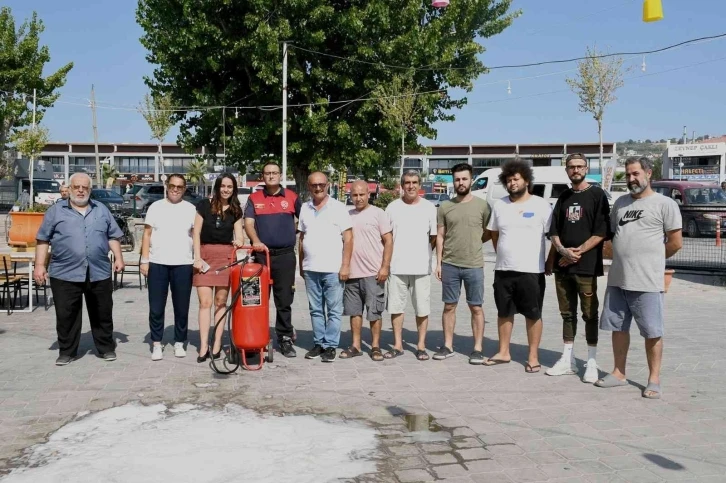 Kuşadası Nazilli Halk Pazar’ında yangın söndürme eğitimi verildi
