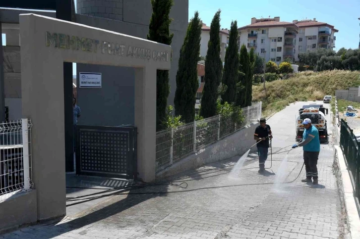 Kuşadası’nda camiler bayram namazına hazır
