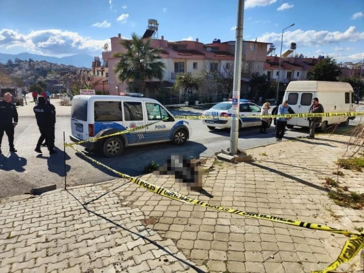 Kuşadası’nda kaldırımda yere yığılan zihinsel engelli şahıs hayatını kaybetti
