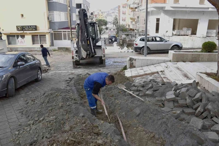 Kuşadası’nda üst ve alt yapı çalışmaları sürüyor
