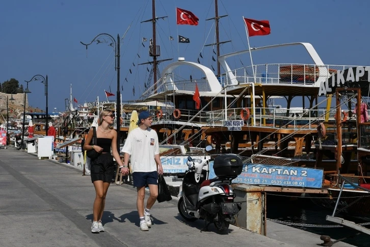 Kuşadası’nda yaz sezonu kruvaziyer bereketi ile devam ediyor
