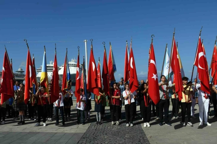 Kuşadası’nı cumhuriyetin 100. yıl coşkusu sardı
