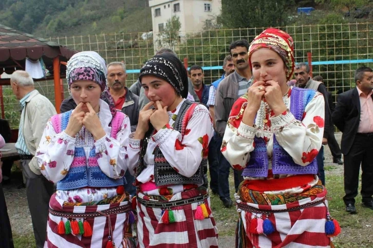 Kuşköy köylüleri festivallerinin duyurusunu ıslık diliyle yaptılar
