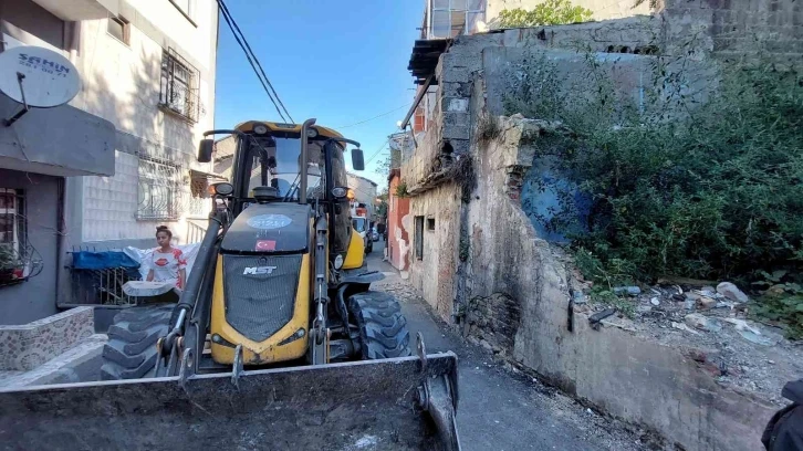 Kuştepe’de metruk binalar tek tek yıkılıyor
