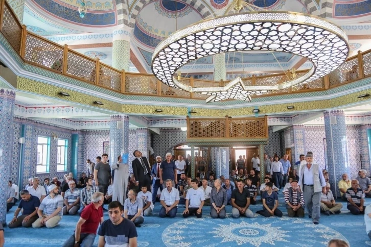 Kütahya’da 15 Temmuz Şehitler Camii ibadete açıldı
