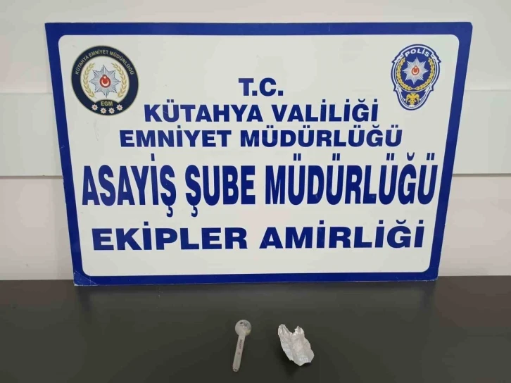 Kütahya’da çevreye rahatsızlık veren kişinin üzerinde uyuşturucu bulundu
