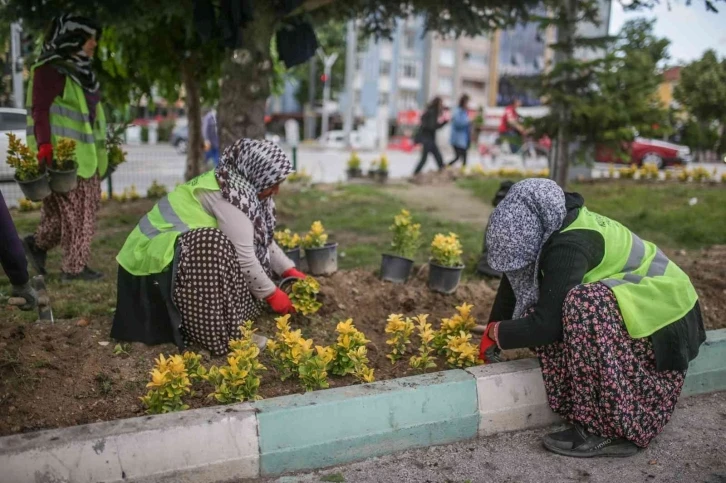 Kütahya’da çiçek dikim çalışmaları
