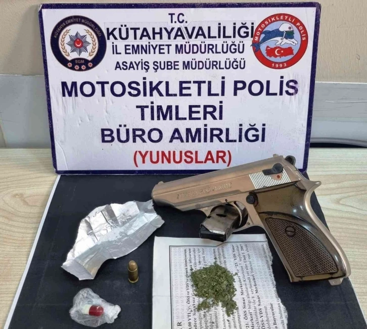 Kütahya’da motosikletli şahısların üzerinde silah ve uyuşturucu bulundu
