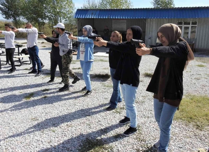 Kütahya’da Orman Mühendisi ve Orman Muhafaza Memurlarına silah atış eğitimi
