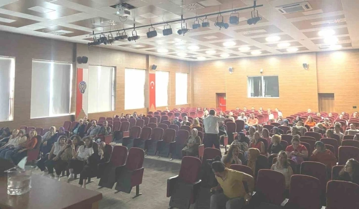 Kütahya’da polis özel güvenlik görevlilerine uyuşturucu semineri verdi
