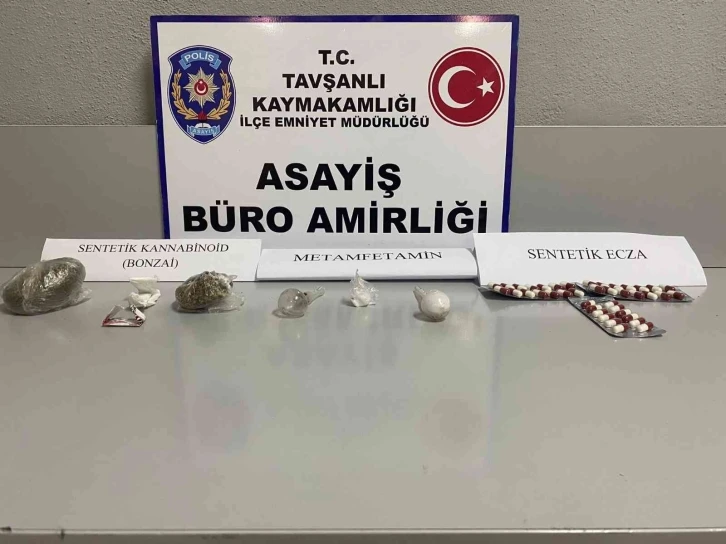 Kütahya’da "Dur" ihtarına uymayarak kaçan araçta uyuşturucu bulundu
