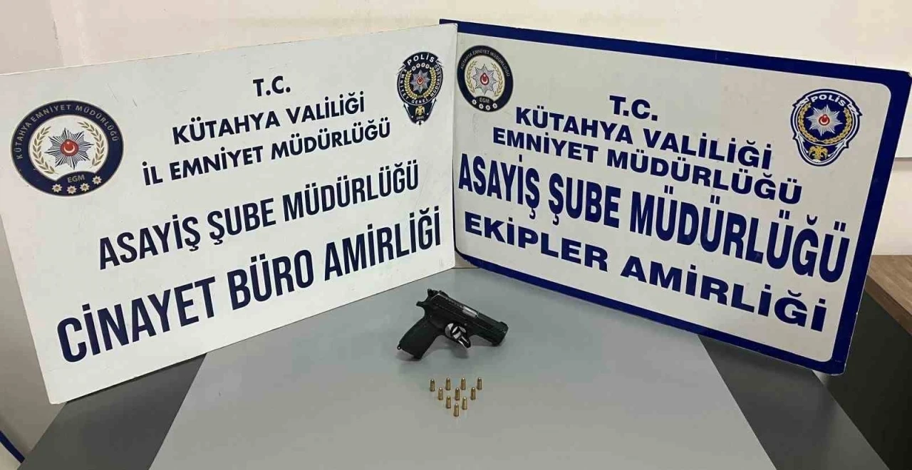 Kütahya’da ruhsatsız silah operasyonu, şüpheli kaçmaya çalışırken yakalandı
