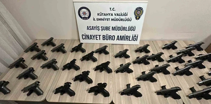 Kütahya’da silah taciri 37 kurusıkı tabanca ile yakalandı
