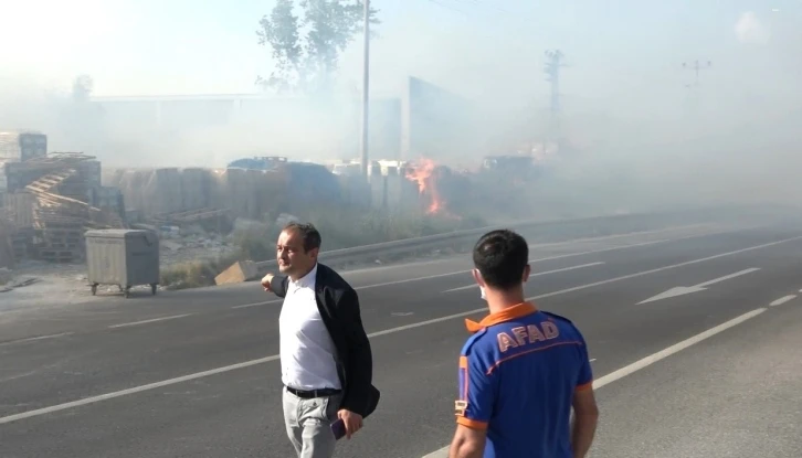 Kütahya’daki anız yangını porselen fabrikası ve satış mağazasına sıçradı
