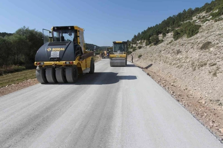 Kütahya İl Özel İdaresi’nin köy yolları yapım çalışmaları
