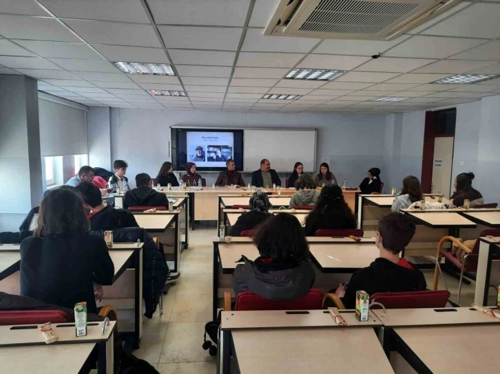 Kütahya Necip Fazıl Kısakürek Anadolu Lisesi’nde kitap söyleşisi
