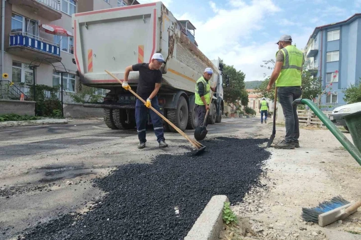 Kütahya’nın Cumhuriyet Mahallesinde asfalt mesaisi
