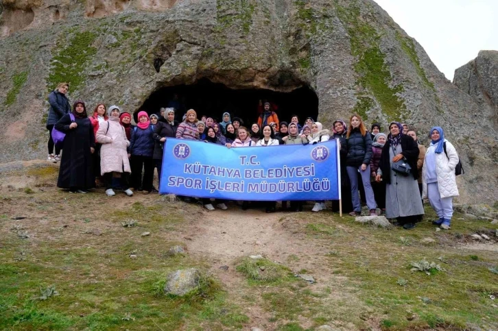 Kütahyalı kadınlardan Frig Vadisi’nde doğa yürüyüşü
