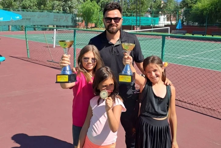 Kütahyalı minik sporcuların tenis başarısı
