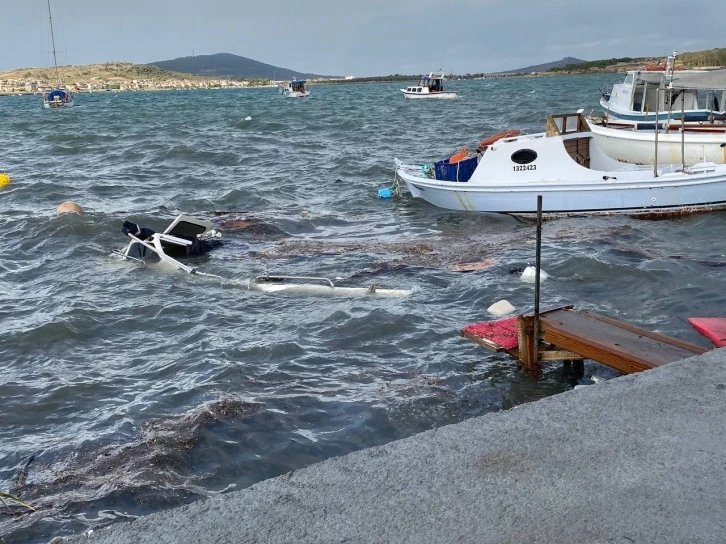 Kuvvetli fırtına ile gelen yağış Ayvalık’ı yıktı geçti
