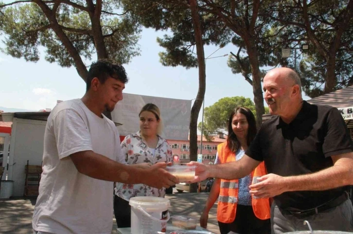 Kuyucak Belediyesi’nden 2 bin 500 kişilik aşure hayrı
