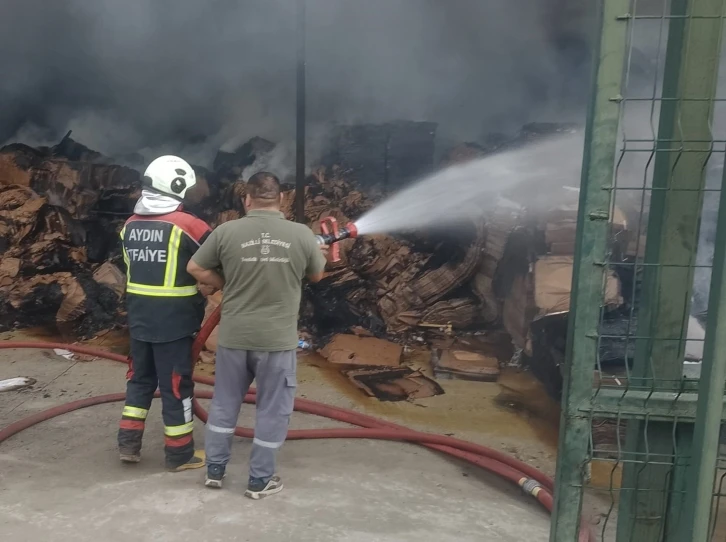 Kuyucak’taki yangının söndürme çalışmalarına Nazilli Belediyesi’nden destek
