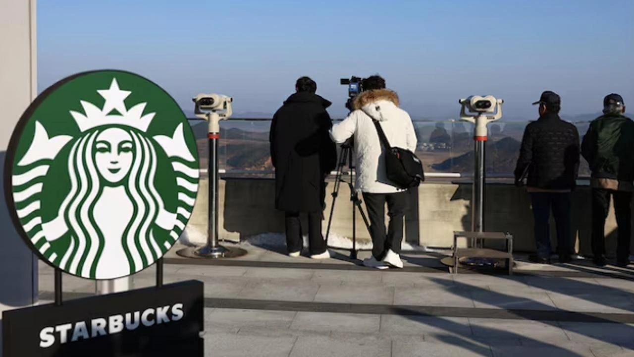 Kuzey Kore manzaralı Starbucks açıldı