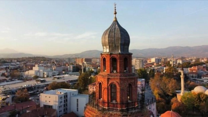 Kuzey Makedonya'da Osmanlı dönemine ait saat kulesi zamana meydan okuyor