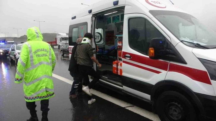 Kuzey Marmara Otoyolu’nda işçi servisi ile ticari taksi çarpıştı: 13 yaralı
