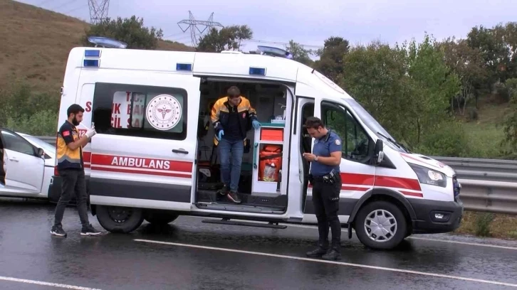 Kuzey Marmara Otoyolu’nda ıslak zeminde kontrolden çıkan araç takla attı: 1 yaralı
