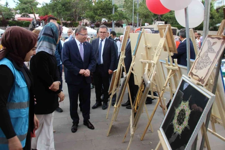 KYK’lı öğrenciler, el emeği ürünlerini sergiledi
