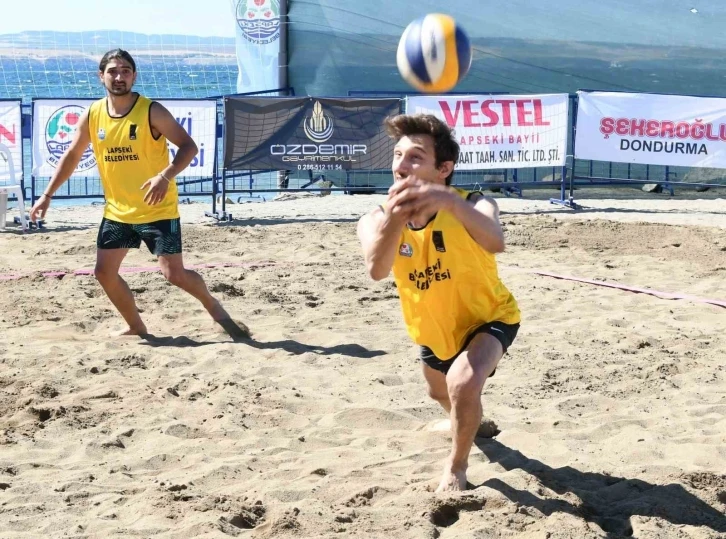 Lapseki’de plaj voleybolu heyecanı başladı
