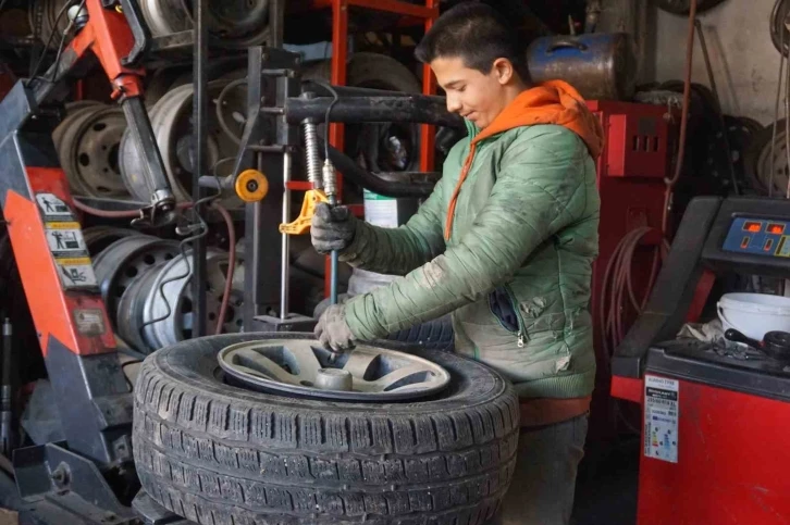 Lastikçilerde son gün yoğunluğu
