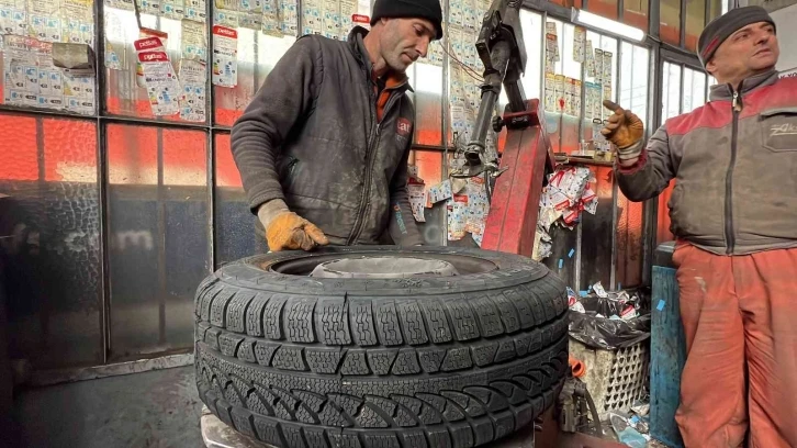 Lastikçilerde yoğunluk sürüyor
