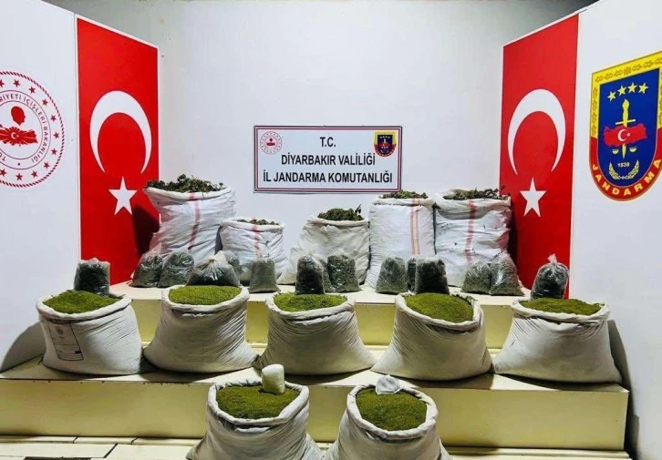 Lice kırsalında 167 kilo esrar ve 83 kilo kubar skunk maddesi ele geçirildi
