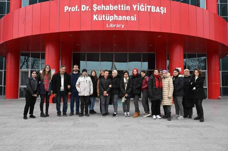 Lise öğrencileri üniversite yaşamını yerinde gördü
