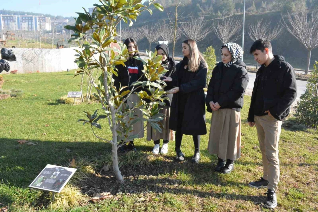 Lise öğrencileri Ziraat Fakültesi ve Botanik bahçesini inceledi
