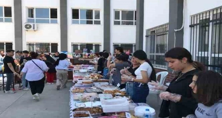 Lise öğrencilerinden depremzedeler yararına etkinlik