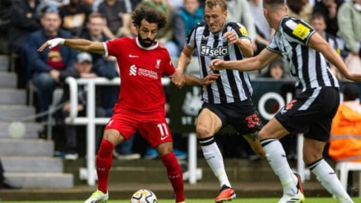 Liverpool, Newcastle United'a karşı 10 kişi kalsa da 3 puanı aldı