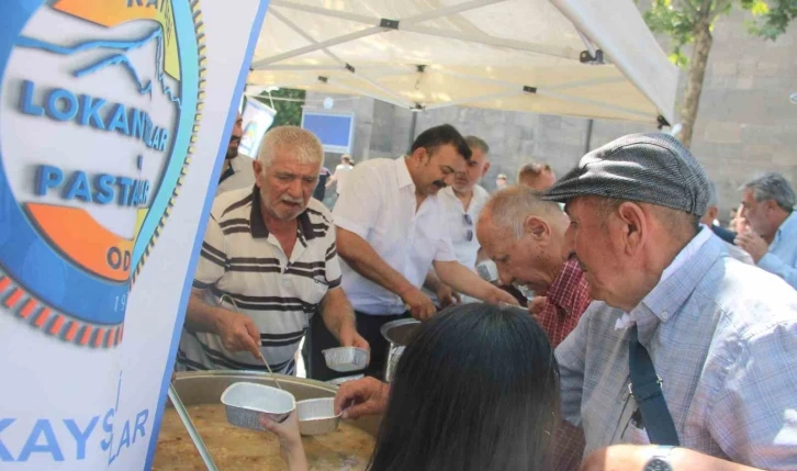 Lokantacılar ve Pastacılar Odası’ndan 10 Bin Kişilik Aşure
