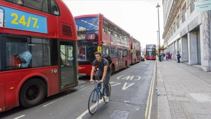 Londra'da metro çalışanları ve otobüs şoförleri greve gitti