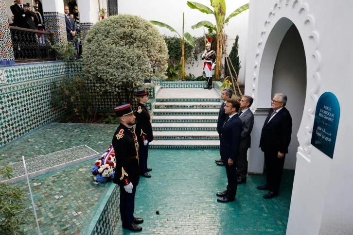 Macron, Paris’teki Büyük Camii’yi ziyaret etti
