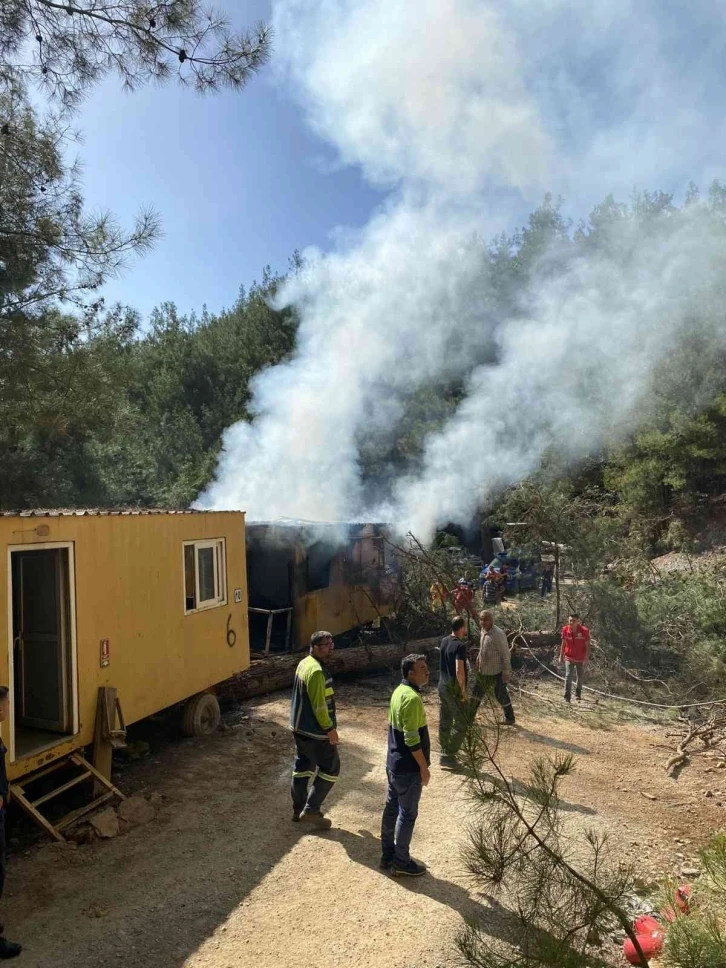 Maden sahasındaki konteyner yangını korkuttu
