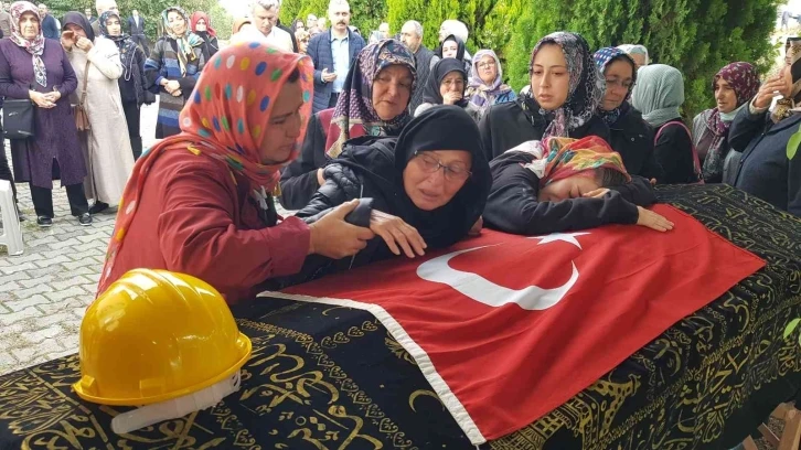 Maden şehidinin annesinin ve kız kardeşinin feryatları yürekleri dağladı
