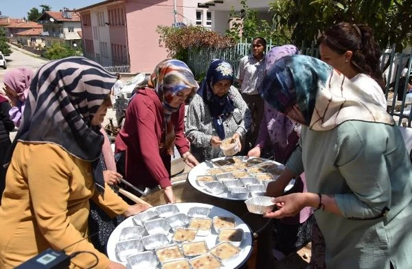 Mahalleliden imece usulü aşure günü