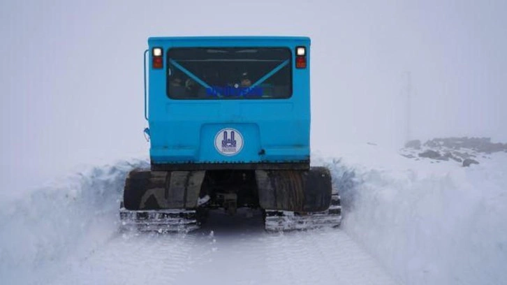 Mahsur kalan öğrencilerin imdadına snowtrack yetişti