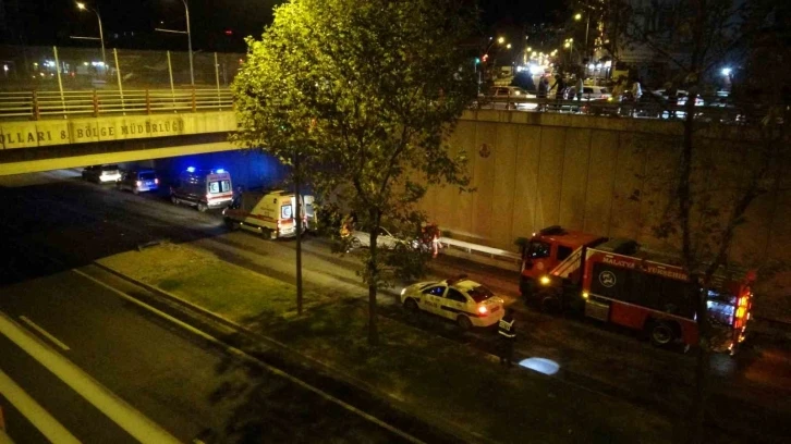 Malatya’da alt geçitte kontrolden çıkan araç karşı şeride geçti: 2 yaralı
