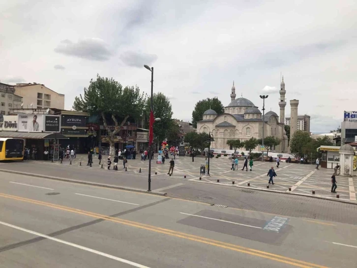 Malatya’da bayramın ilk gününde sessizlik hakim
